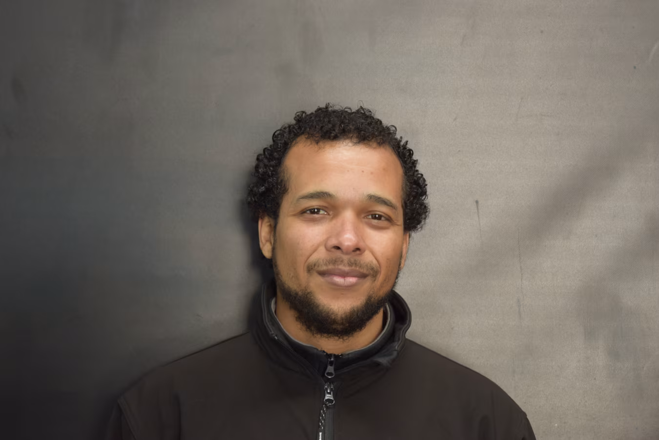 Portret van kenneth kuiper bij klein autopoets groningen medewerker autocosmetica